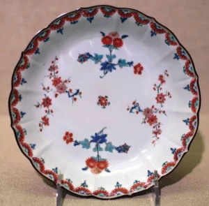 Fluted Fruit & Centerpiece Bowl Detail Angle